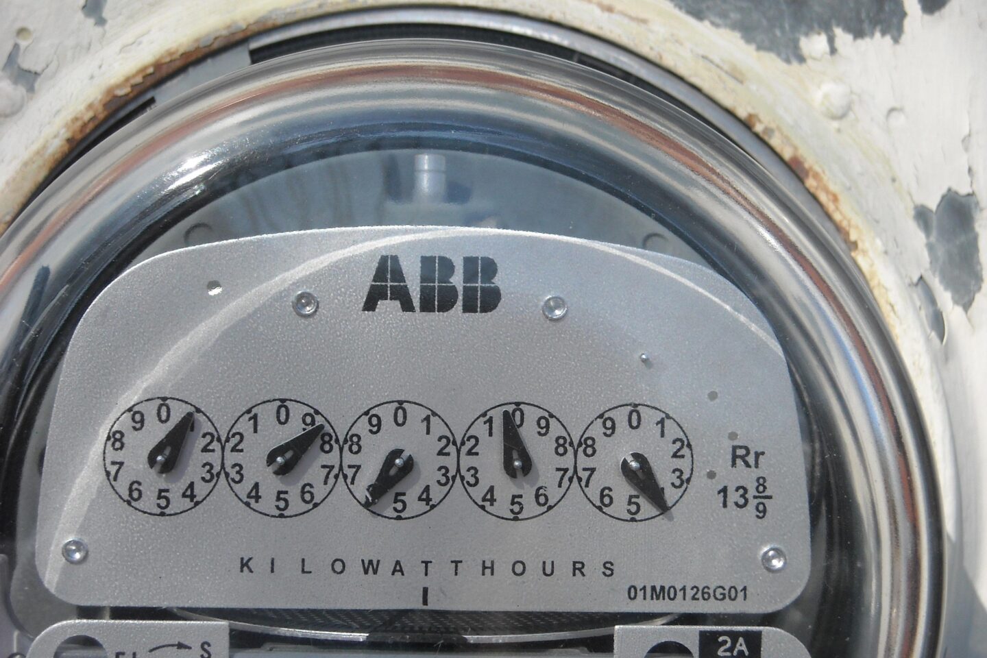Watomierz do gniazdka – praktyczny poradnik wyboru, pomiaru zużycia prądu i kontroli kosztów energii