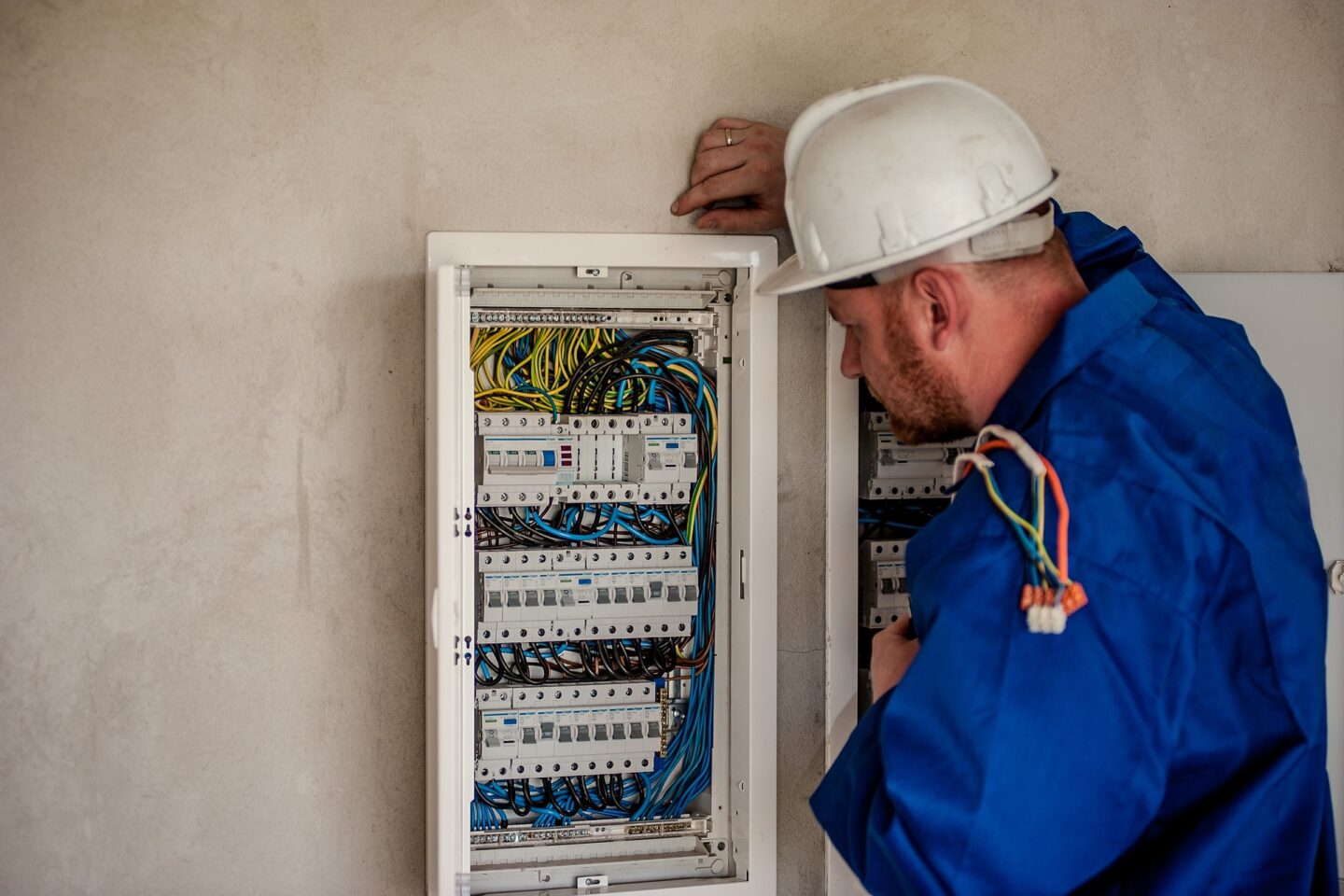 Uprawnienia SEP do 1kV – kompletny przewodnik dla osób chcących pracować przy instalacjach elektrycznych