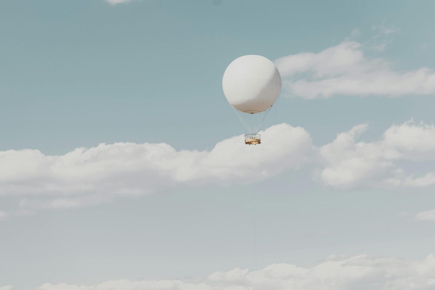 Balon meteorologiczny jako narzędzie badania atmosfery, prognozowania pogody i obserwacji warunków na dużych wysokościach