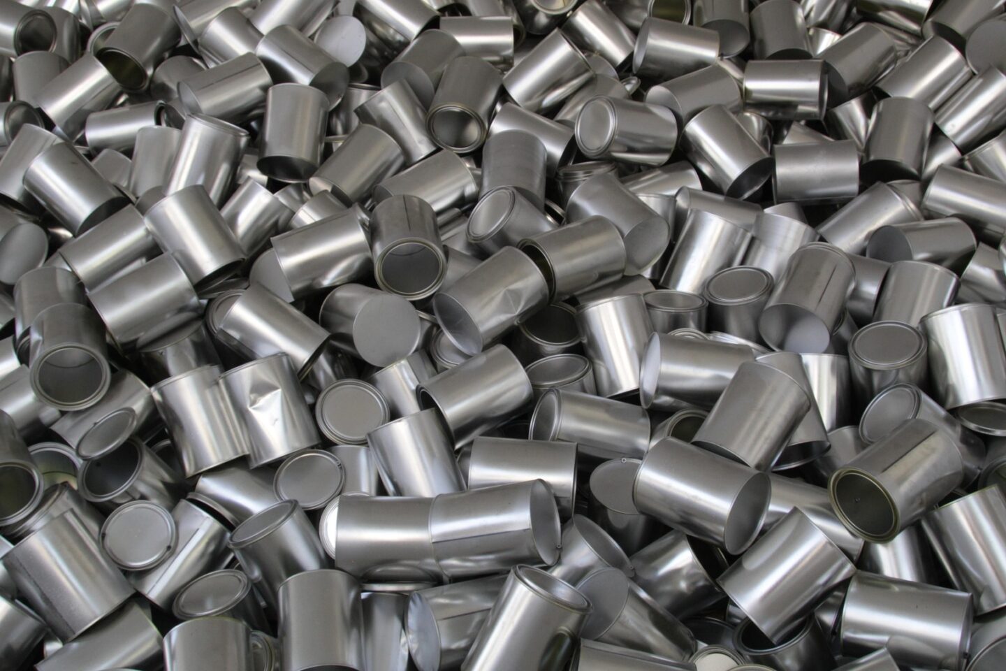 Temperatura topnienia aluminium i jej znaczenie w obróbce, przemyśle oraz praktyce technicznej
